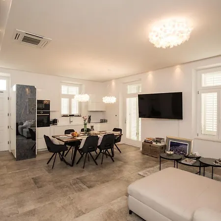 Flores Garden